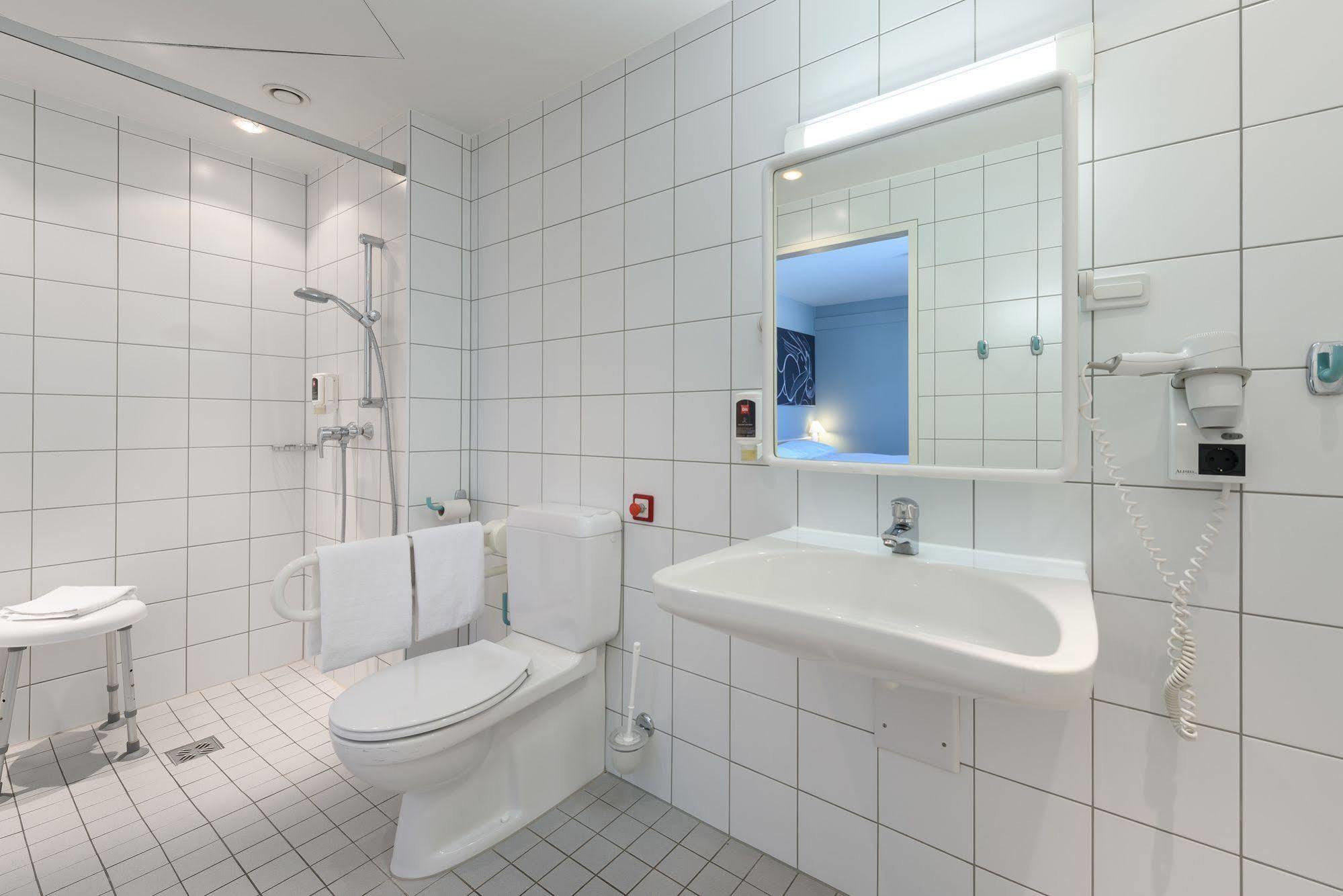 Ibis Hotel 3*